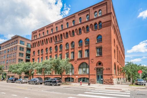 Welcome Home! Just steps to everything the North Loop has to offer!