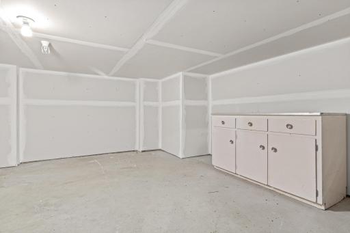 8137 Oakview Dr N, Maple Grove-17.jpg
