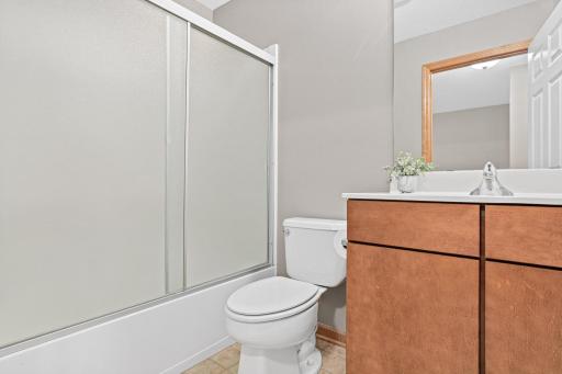 8137 Oakview Dr N, Maple Grove-18.jpg