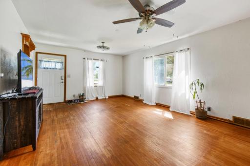707 4th Avenue N, Lakefield, MN 56150