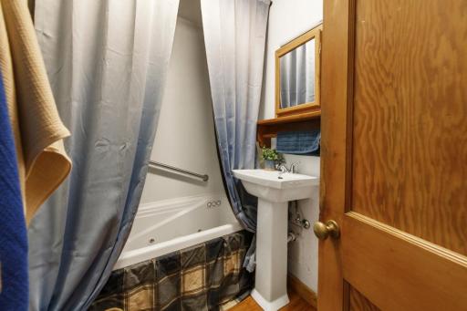 707 4th Avenue N, Lakefield, MN 56150