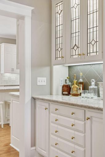 13985 Crowne Hill Lane, Minnetonka, MN 55305