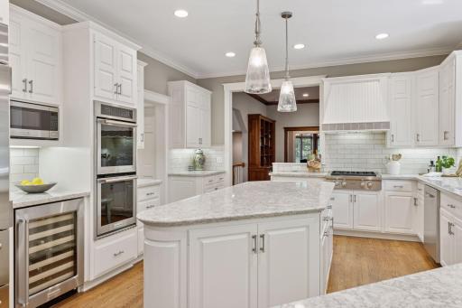 13985 Crowne Hill Lane, Minnetonka, MN 55305