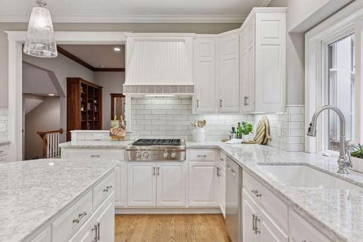 13985 Crowne Hill Lane, Minnetonka, MN 55305
