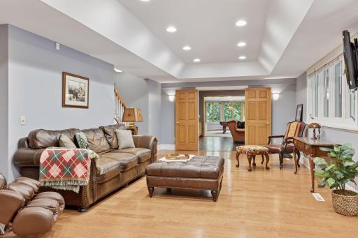 13985 Crowne Hill Lane, Minnetonka, MN 55305