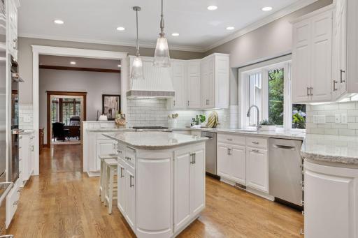 13985 Crowne Hill Lane, Minnetonka, MN 55305
