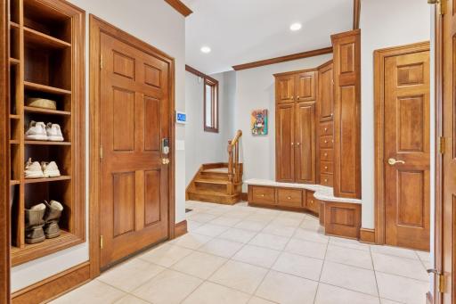 13985 Crowne Hill Lane, Minnetonka, MN 55305