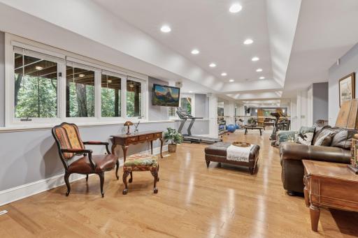 13985 Crowne Hill Lane, Minnetonka, MN 55305