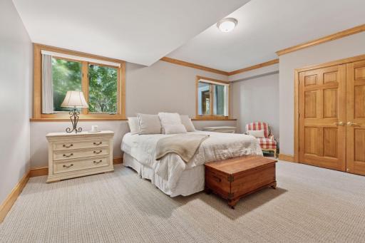 13985 Crowne Hill Lane, Minnetonka, MN 55305