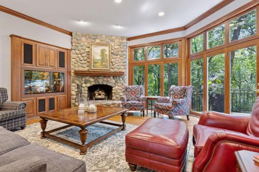 13985 Crowne Hill Lane, Minnetonka, MN 55305