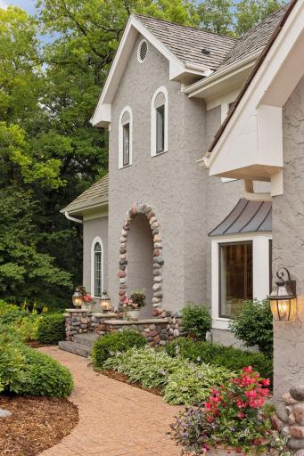 13985 Crowne Hill Lane, Minnetonka, MN 55305