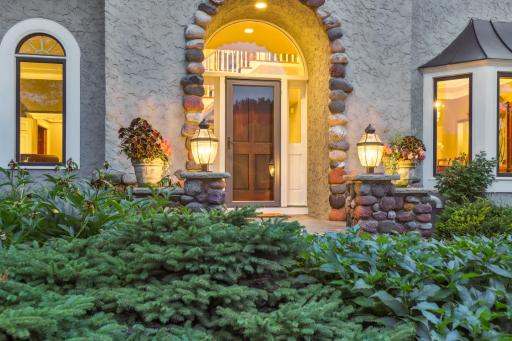 13985 Crowne Hill Rd, Minnetonka, MN_0004.jpg