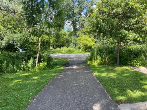 13985 Crowne Hill Lane, Minnetonka, MN 55305