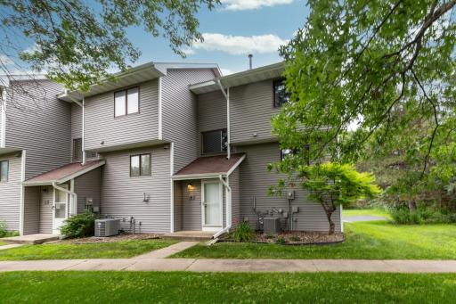 14 Elton Ridge Court NW, Rochester, MN 55901