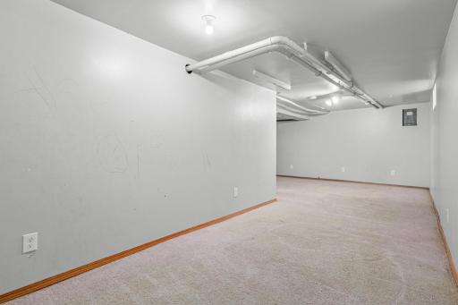 1066 Woodbridge Street, Saint Paul, MN 55117