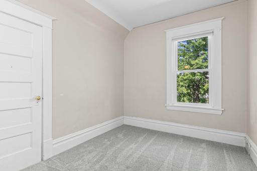 1066 Woodbridge Street, Saint Paul, MN 55117