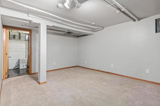 1066 Woodbridge Street, Saint Paul, MN 55117