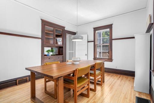 1066 Woodbridge Street, Saint Paul, MN 55117