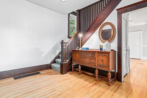1066 Woodbridge Street, Saint Paul, MN 55117