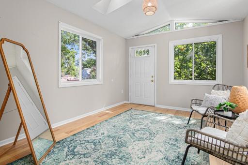 1066 Woodbridge Street, Saint Paul, MN 55117