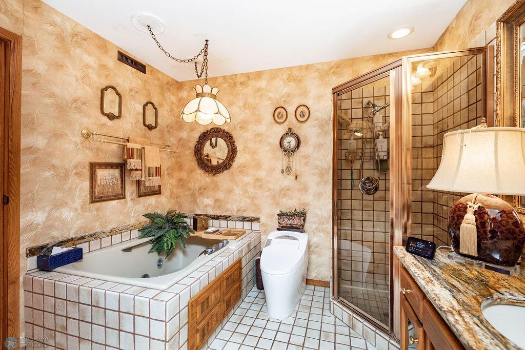 Primary/Hollywood 4 pc bath
