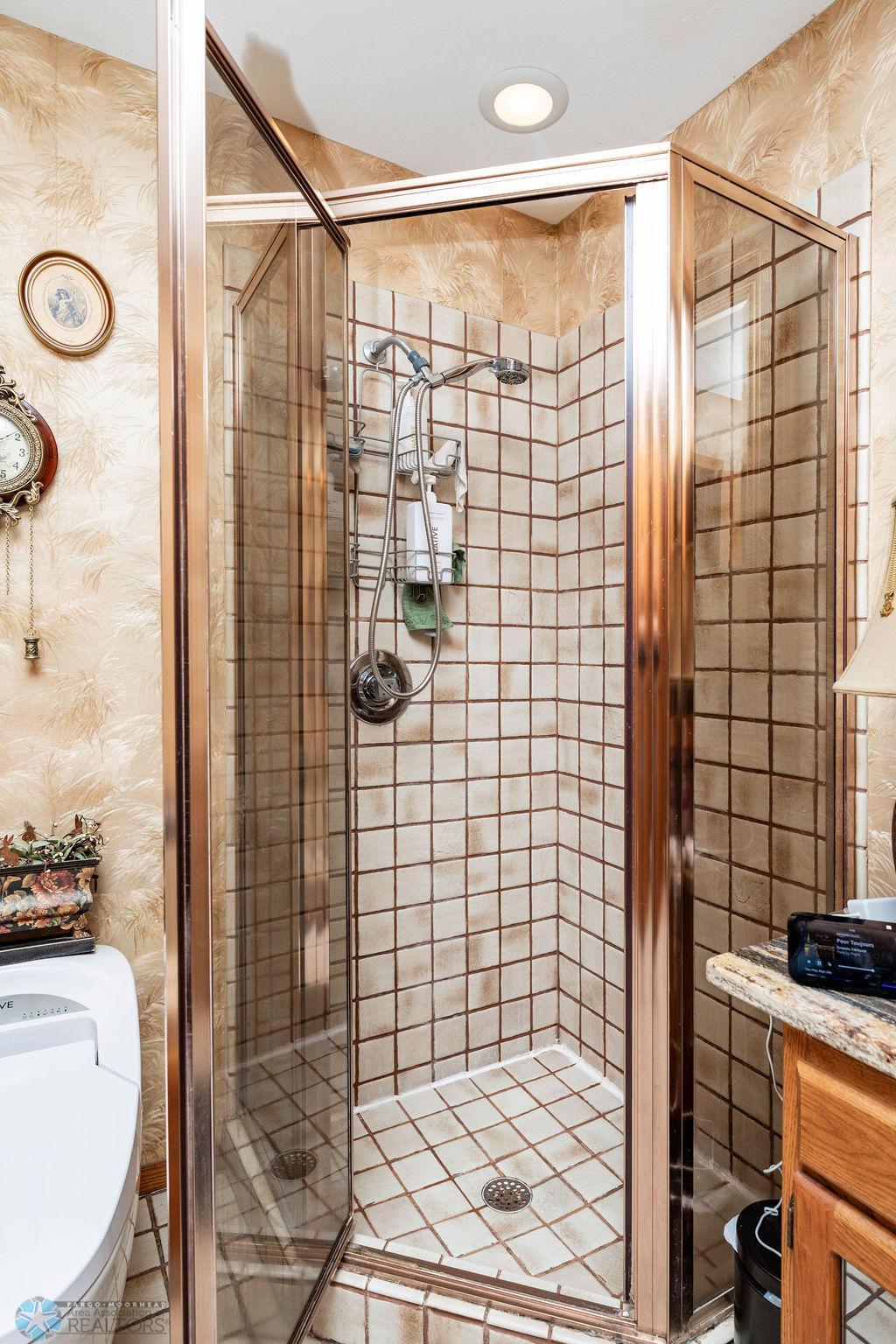 Primary/Hollywood Shower