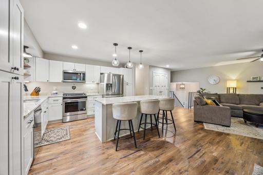 1934 Hythe Street, Roseville, MN 55113