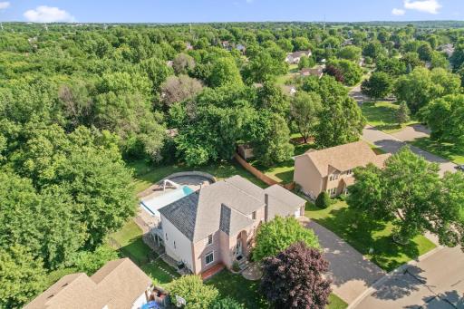 Traditional brick 2-story with 9' ceilings and open floor plan