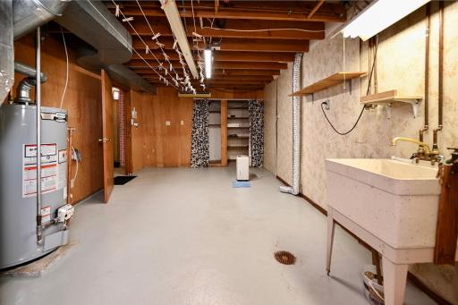 22 LL Laundry Area.jpg