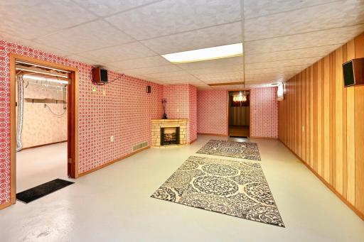 17 LL Family Room.jpg