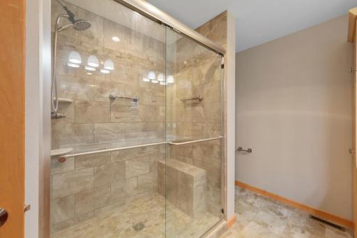 32 Main bathroom.jpg