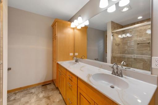 31 Main bathroom.jpg