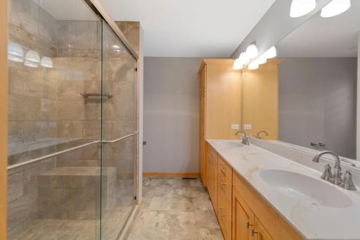 30 Main bathroom.jpg