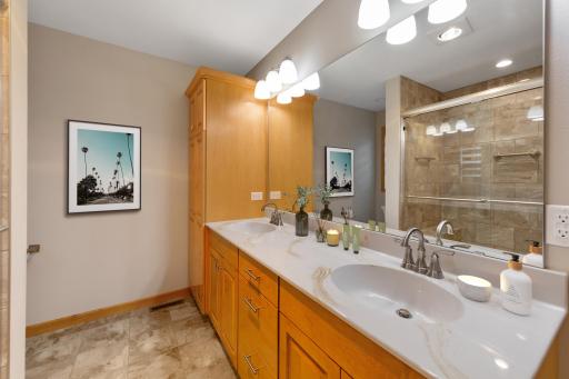 31 Main bathroom VS.jpg