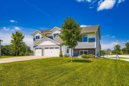 905 Burton Circle, Montrose, MN 55363