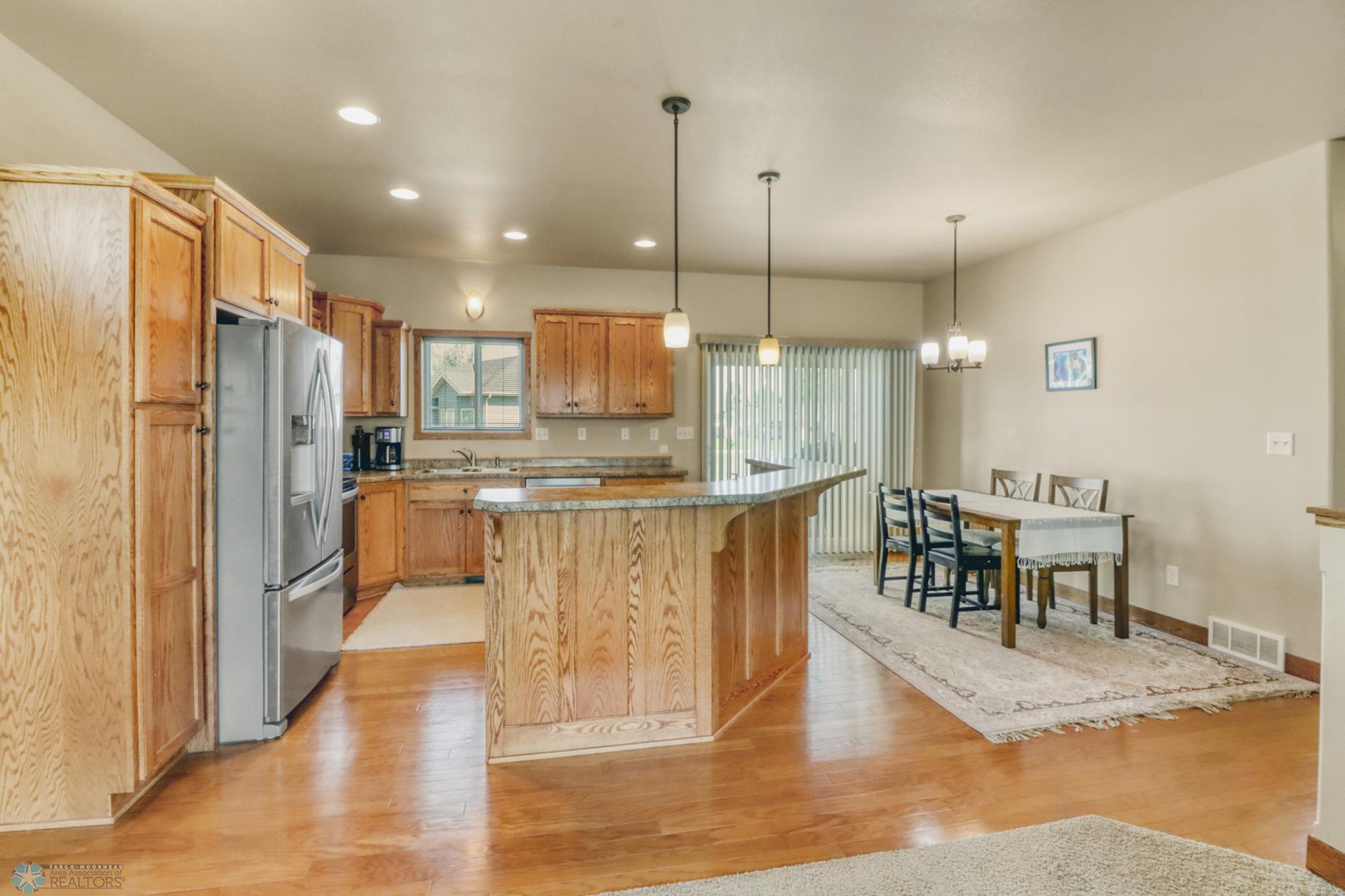Kitchen1_1.JPG