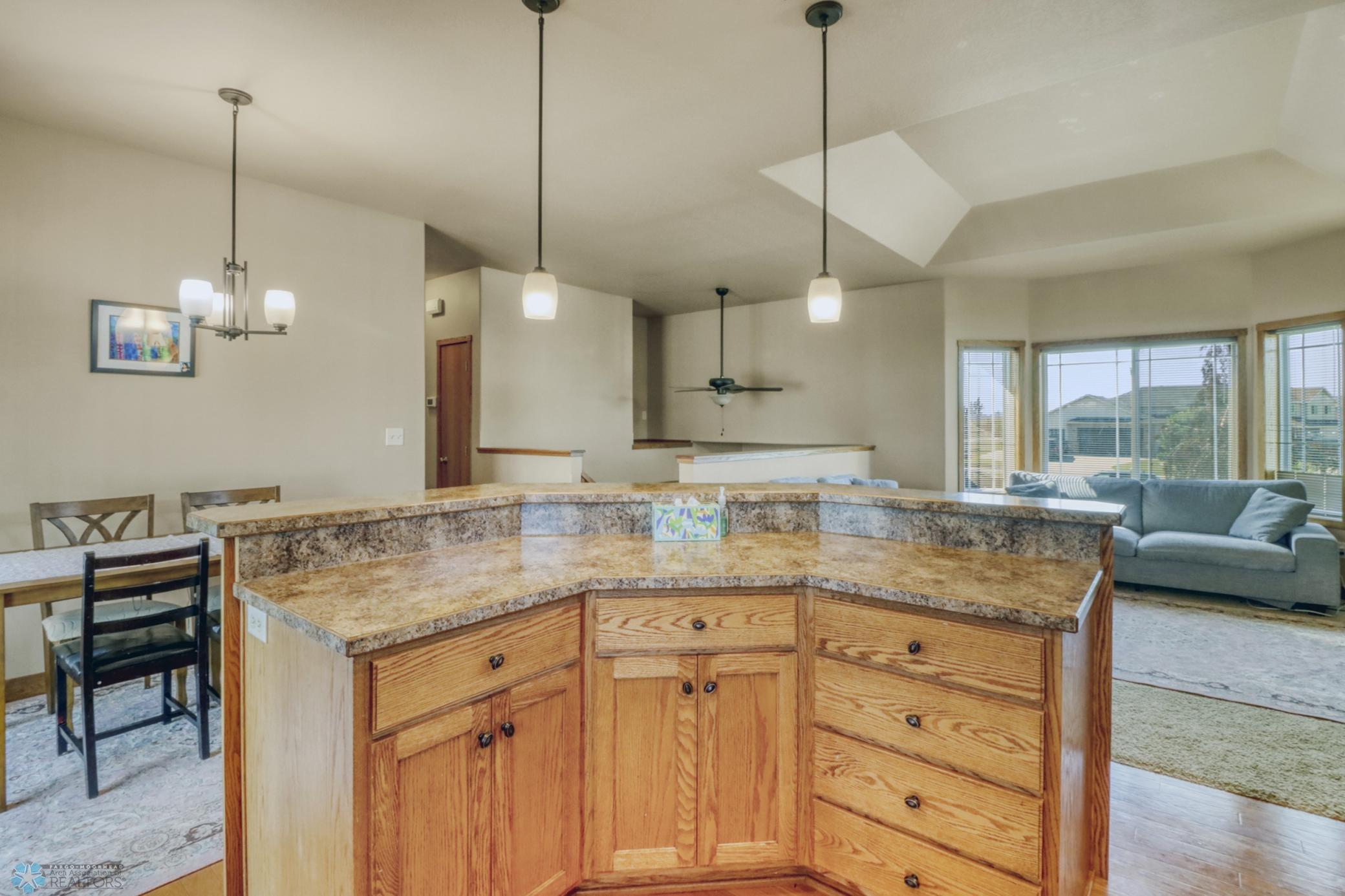 Kitchen1_5.JPG