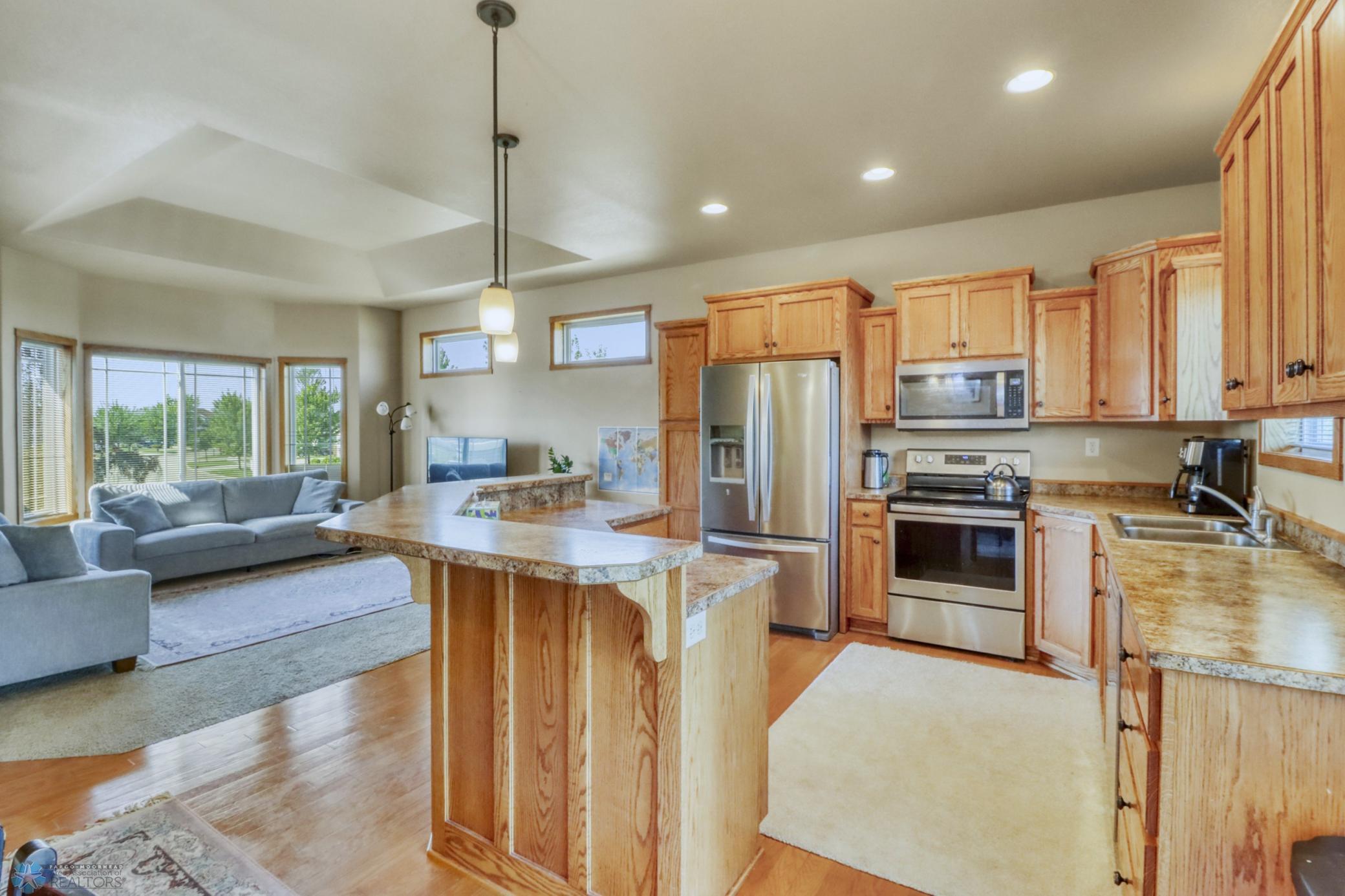 Kitchen1_2.JPG