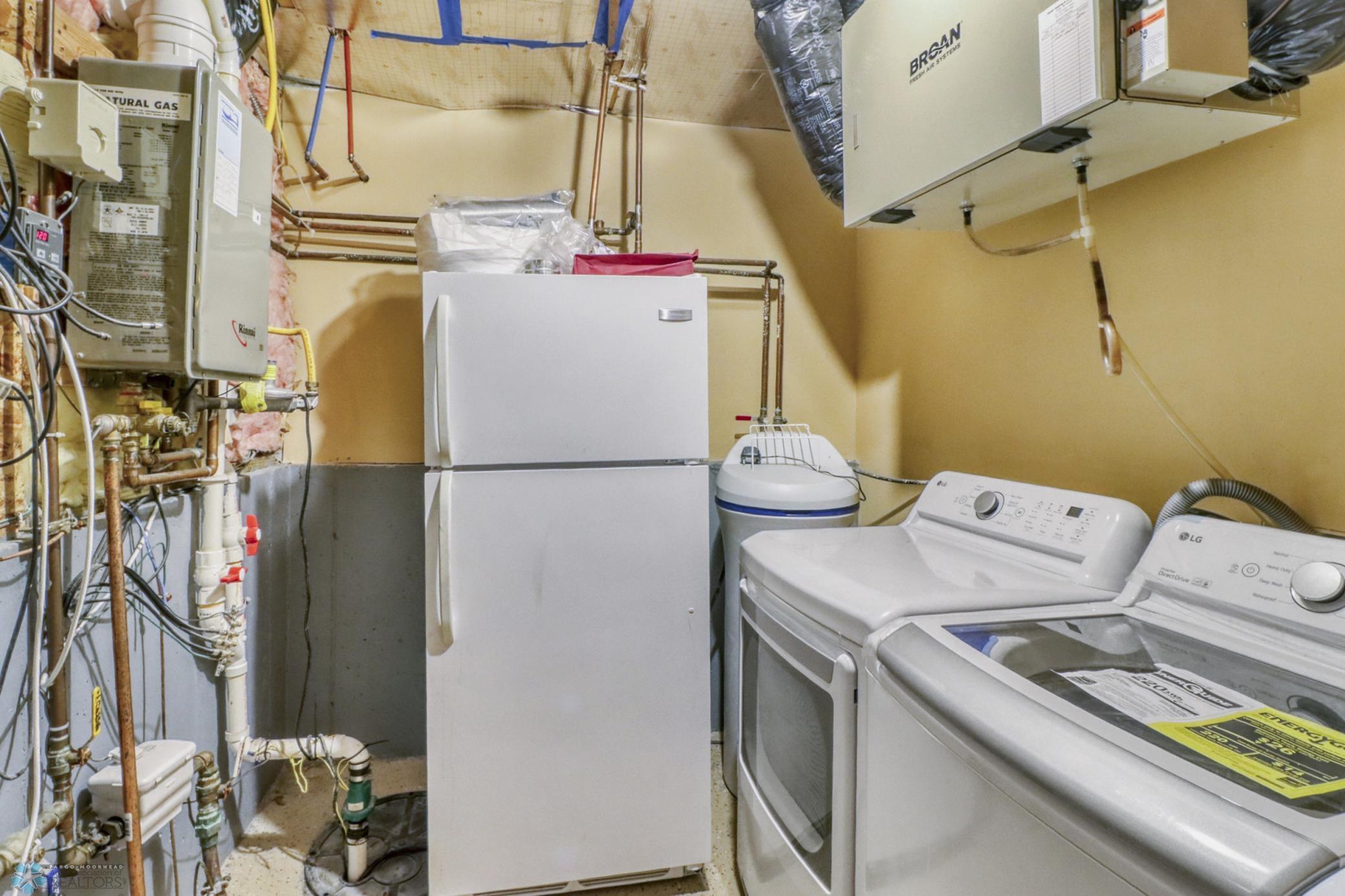 Laundry_mechanical1_1.JPG