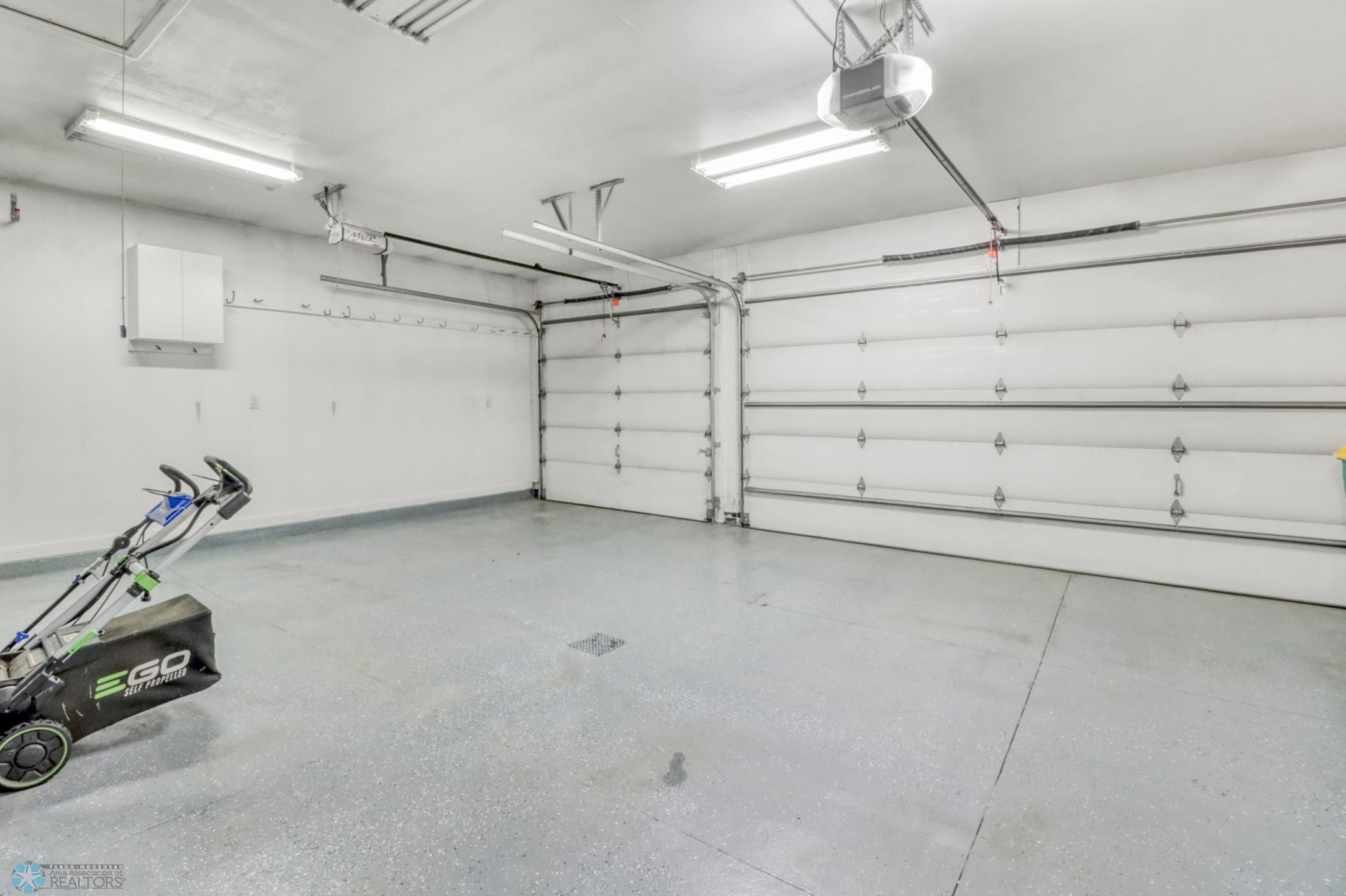 Garage1_1.JPG