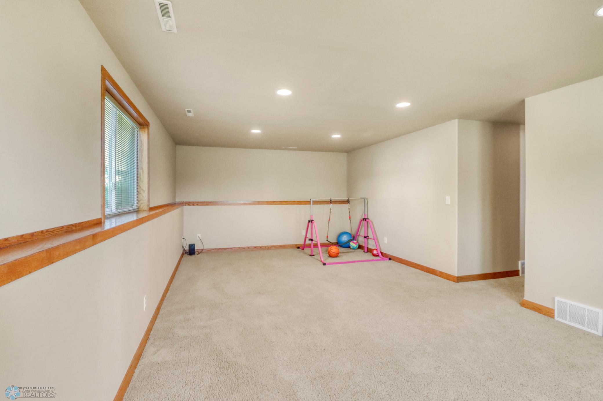 Basement1_2.JPG