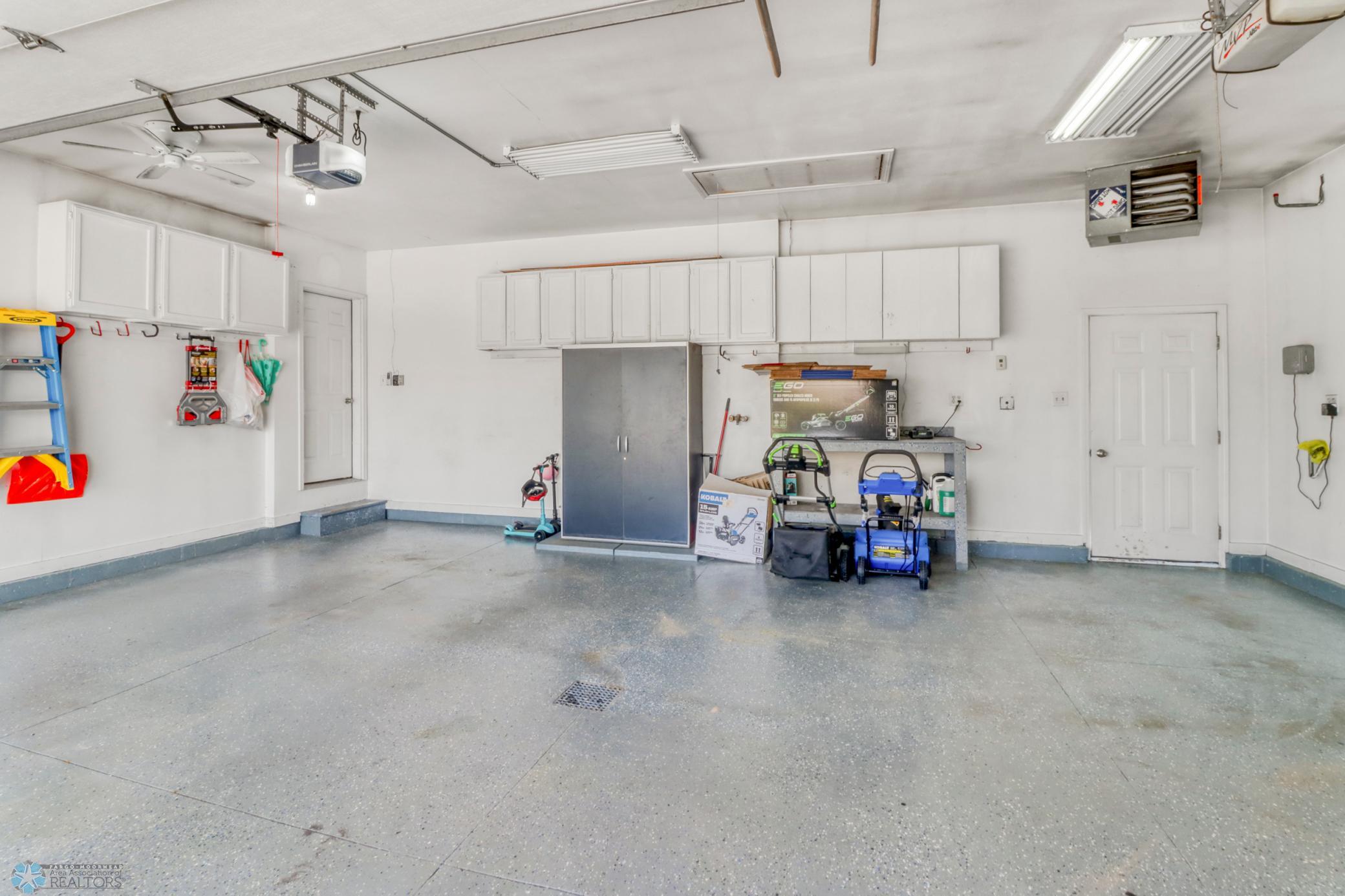 Garage1_2.JPG