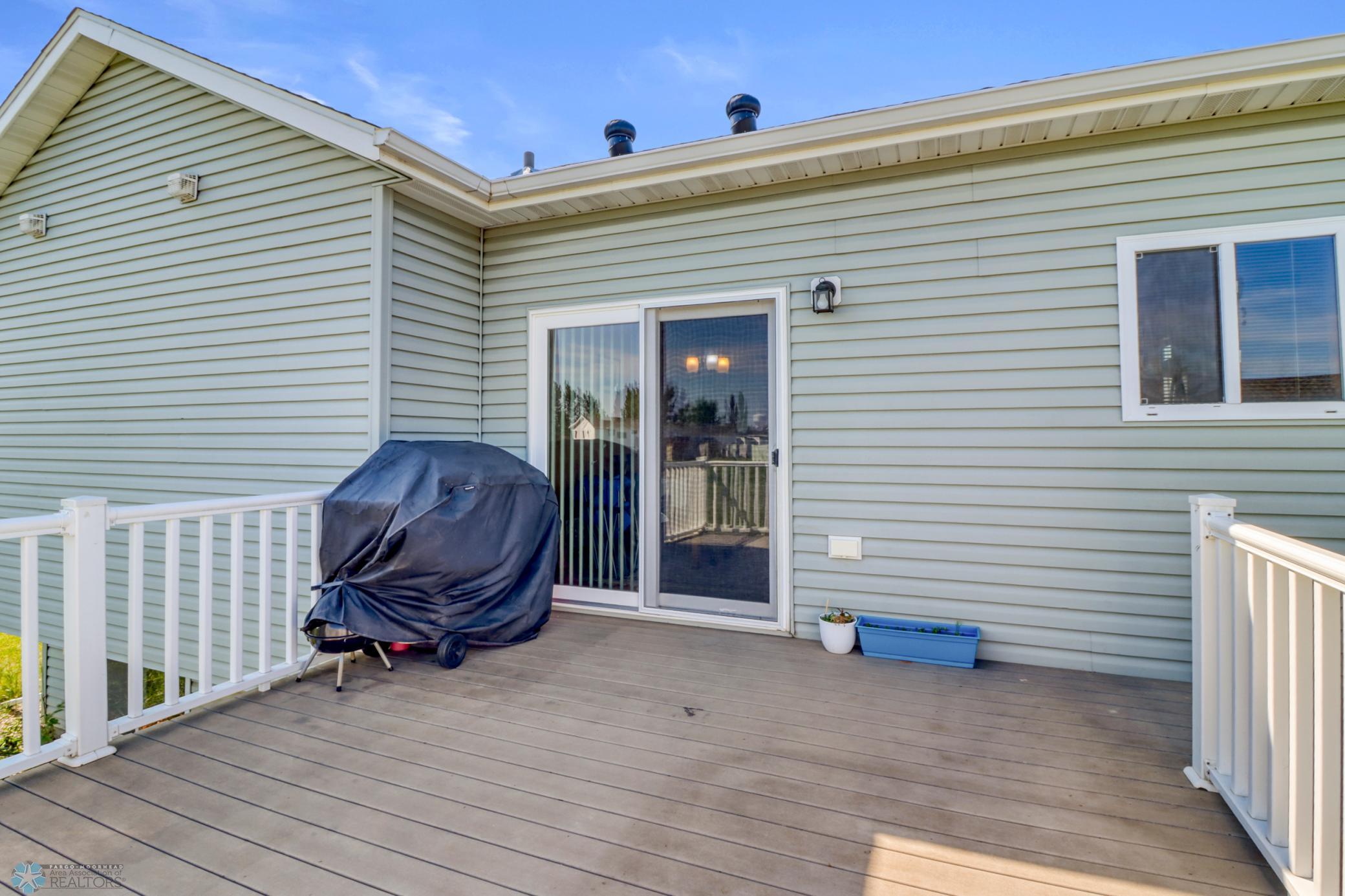 Backyard_deck1_1.JPG