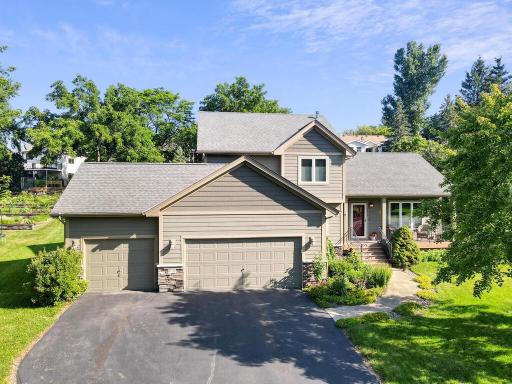1119 Ridge Bluff Drive, Chaska, MN 55318