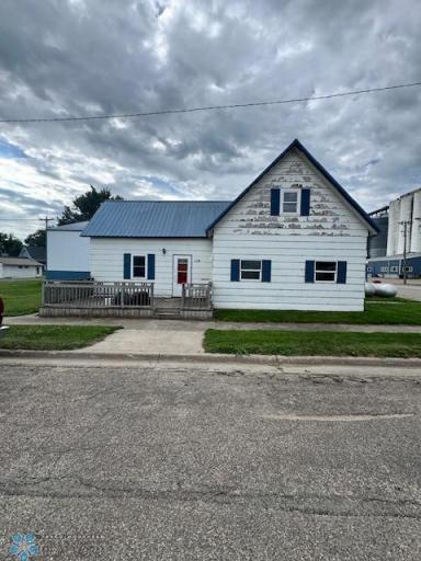 114 5th, Finley, ND 58230