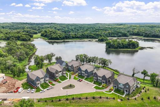 Linden Cove ~ 20 luxury lakeside residences enjoy spectacular views of Hanrahan Lake and the Murphy-Hanrahan Park Reserve. Professionally managed, this 8.5-acre private property is packed with natural beauty and wildlife.