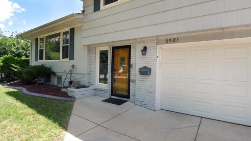 Inviting front door...