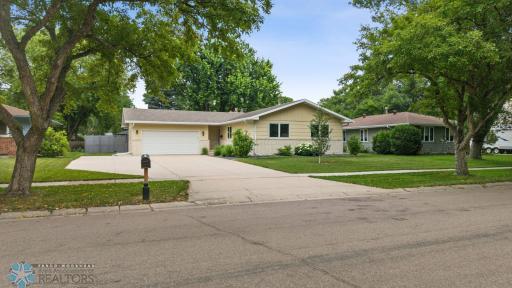 14 35th Avenue NE, Fargo, ND 58102