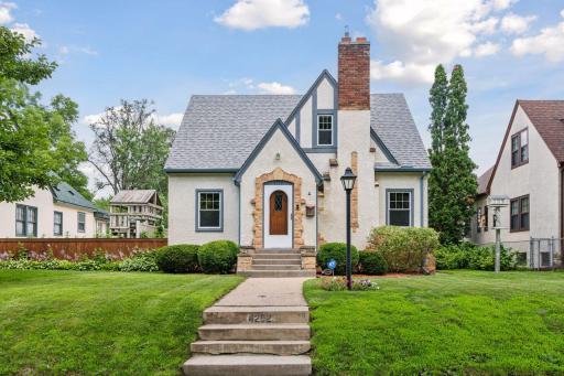 4252 Queen Avenue N, Minneapolis, MN 55412