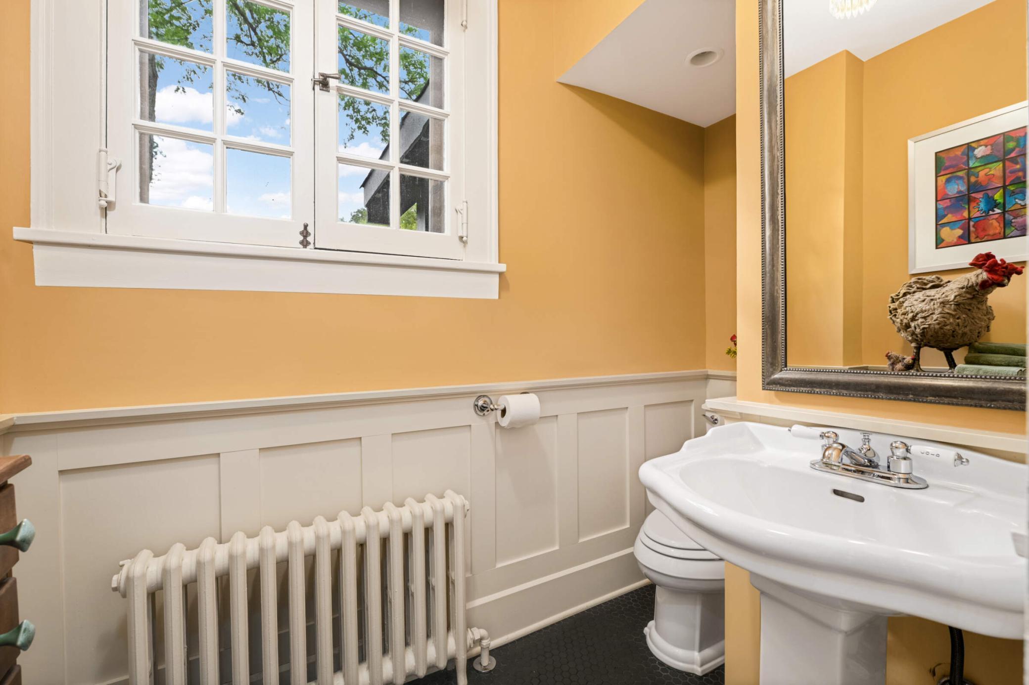 Main floor 1/2 bath.